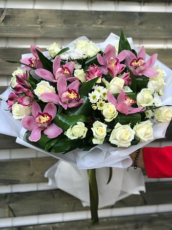 Букет цветов из: Розы и Хризантемы в Богане