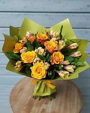Букет цветов из:  Альстромерии и Розы в Богане