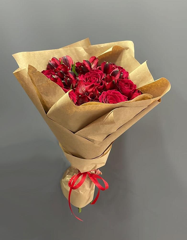 Букет цветов из: Альстромерии и Розы в Богане