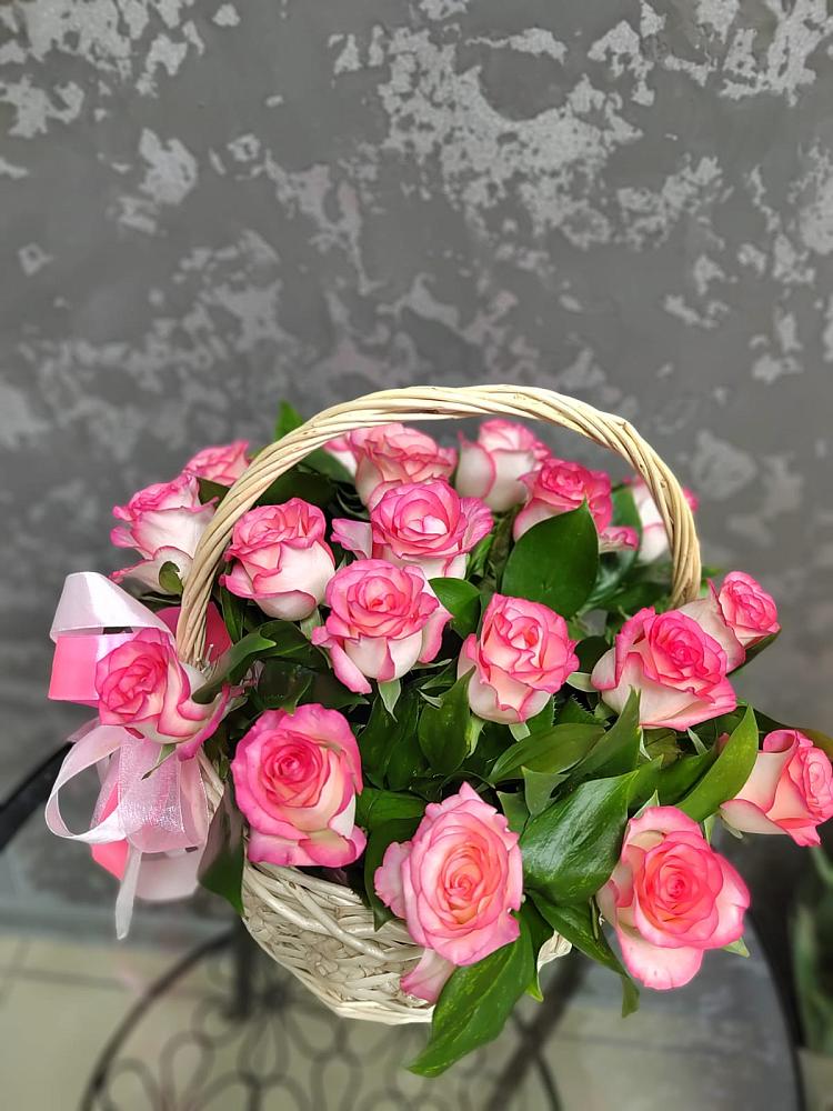 Цветочная композиция из Розы в корзине в Богане