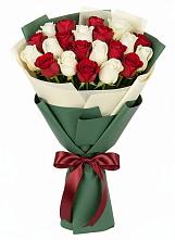 Букет Микс из красных и белых роз в Богане