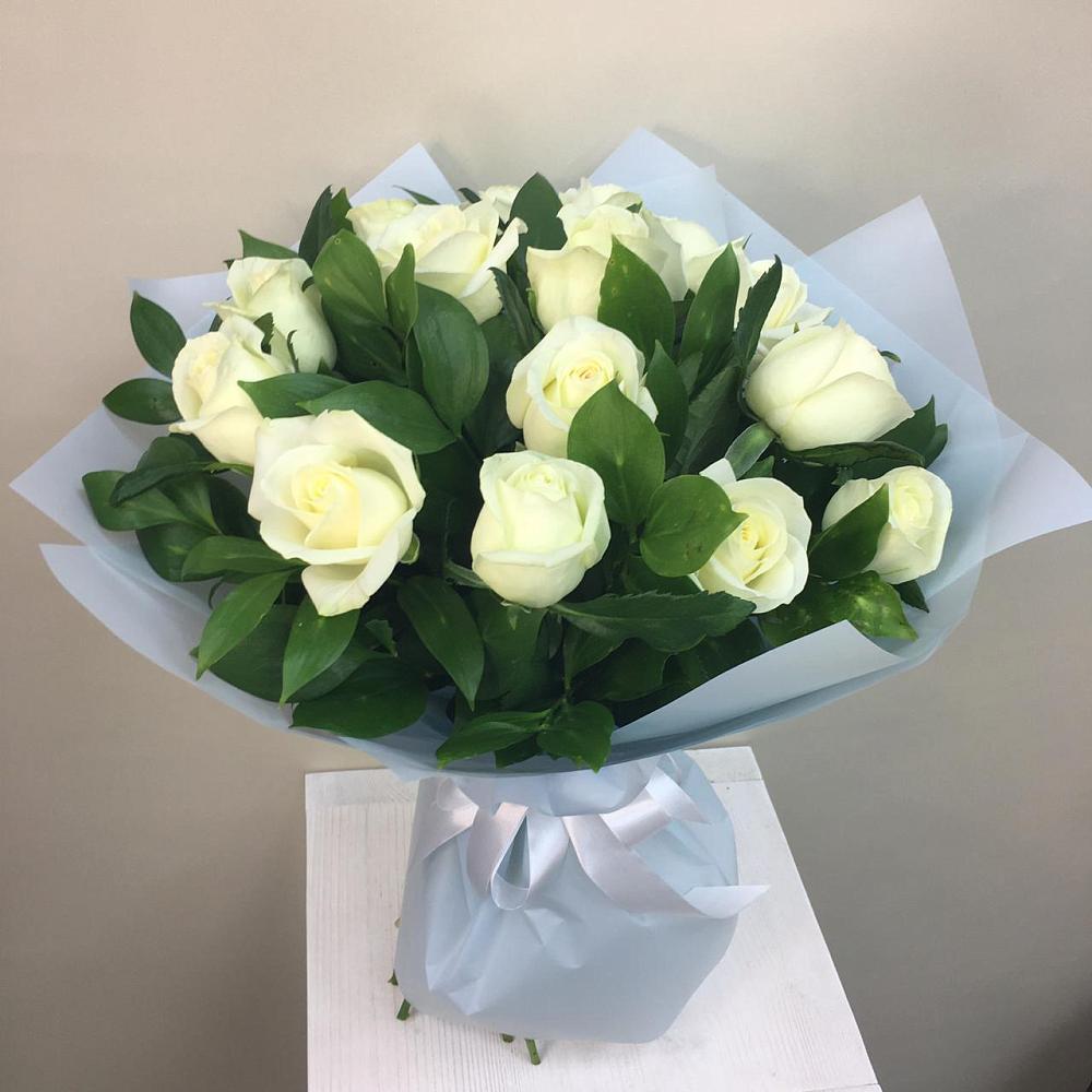 Букет 15 Белых роз Проуд в Богане