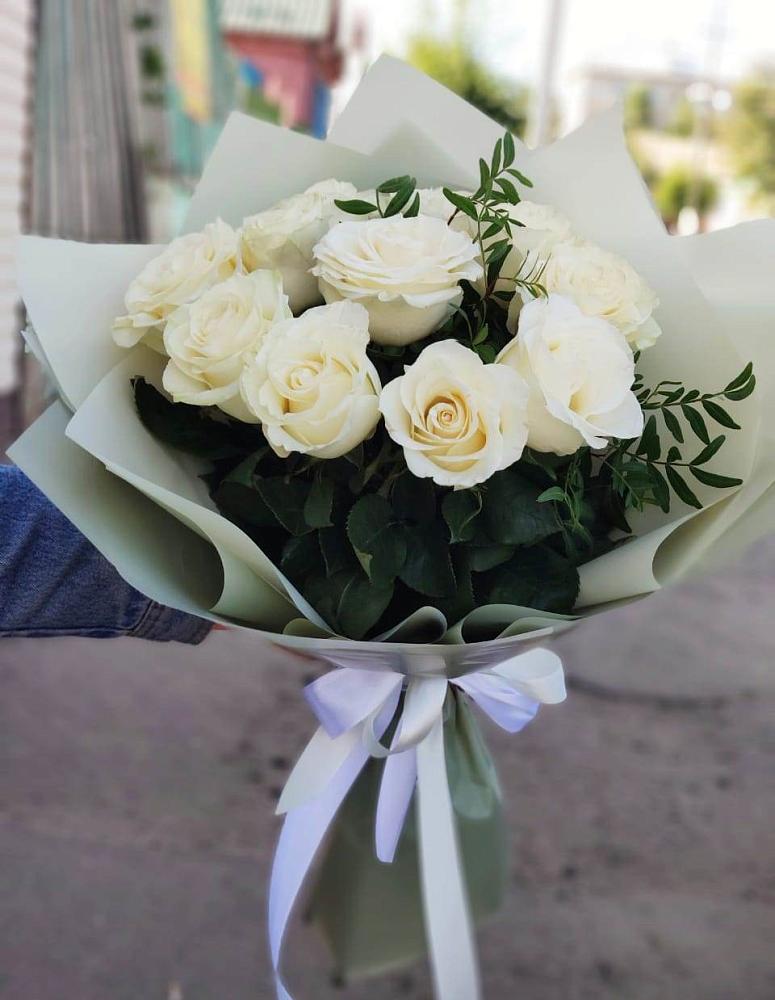 Букет Белые розы Проуд в Богане