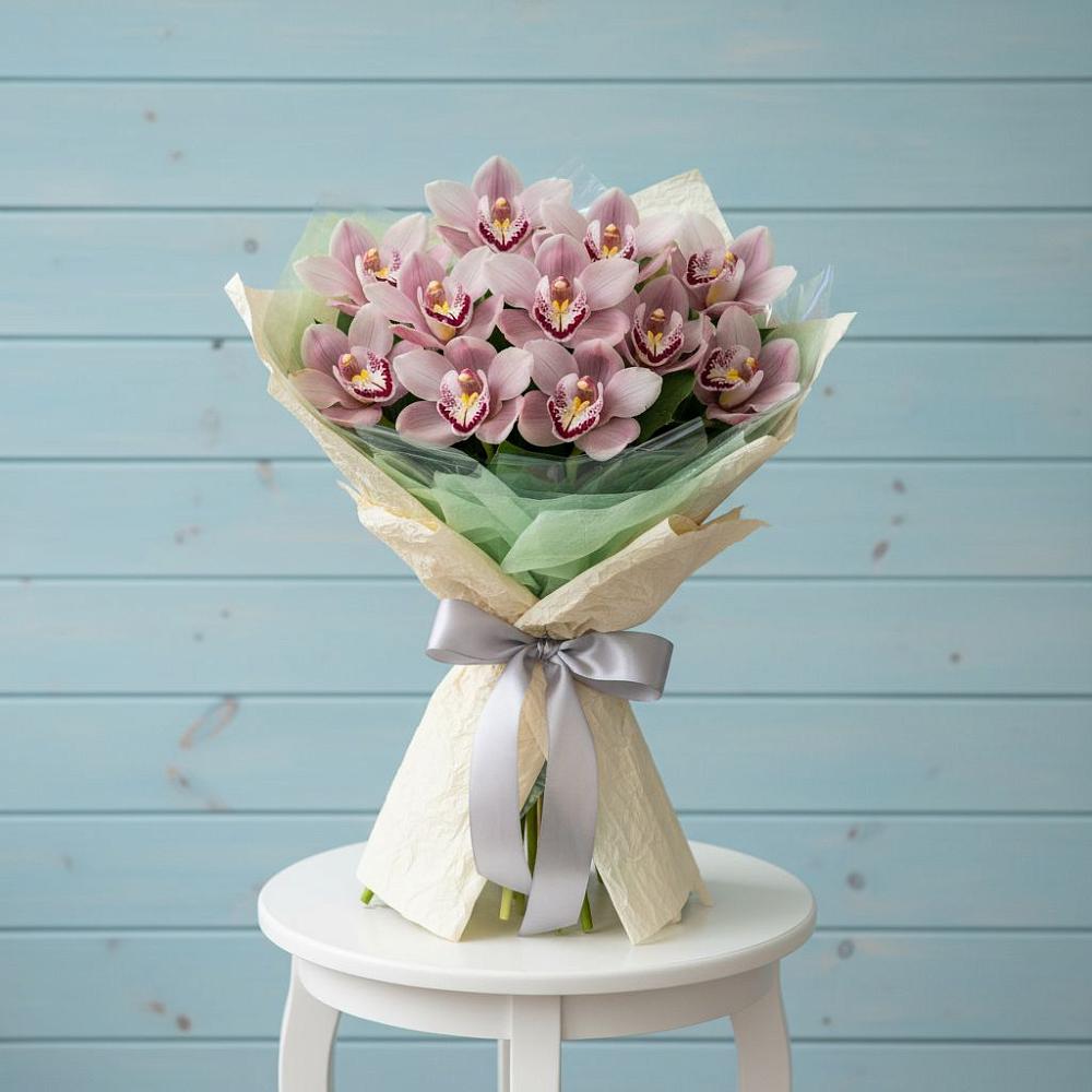 Букет цветов из: Орхидеи и Розы в Богане