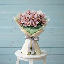 Букет цветов из:  Орхидеи и Розы в Богане