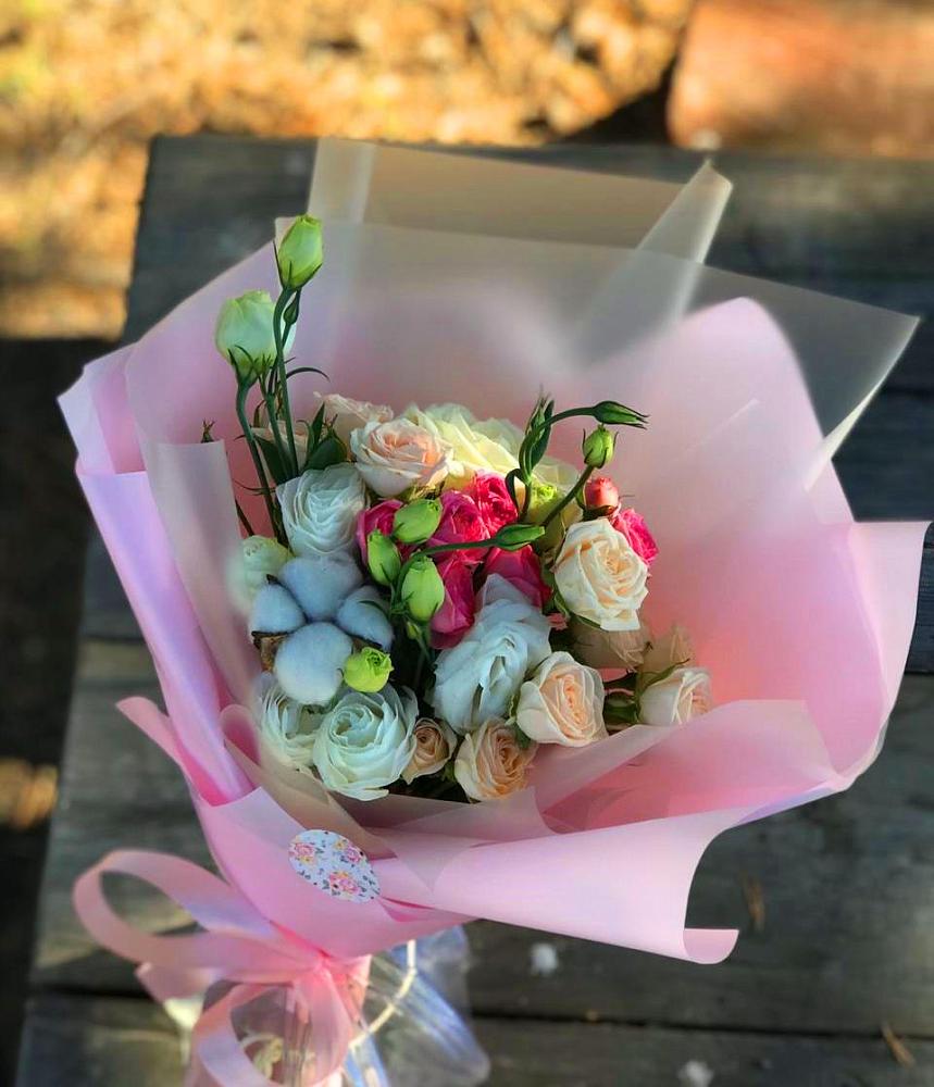 Букет цветов из: Розы и Лизиантусы в Богане