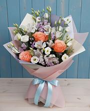 Букет цветов из:  Лизиантусы, Розы, Альстромерии и Гипсофила в Богане