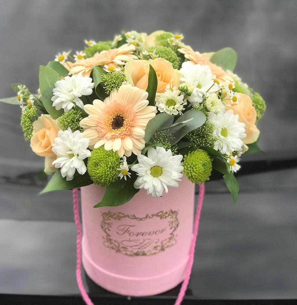 Цветочная композиция из Розы, Герберы и Хризантемы в шляпной коробке в Богане