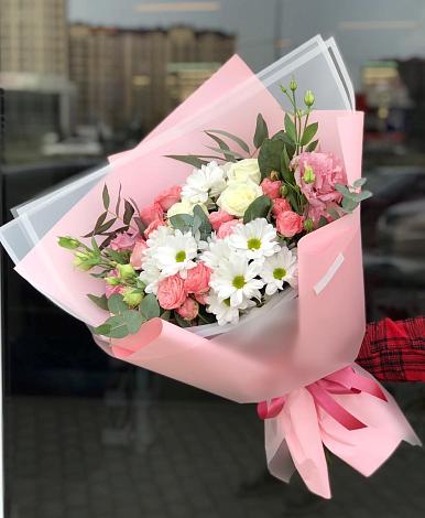 Букет цветов из: Розы, Лизиантусы и Хризантемы в Богане