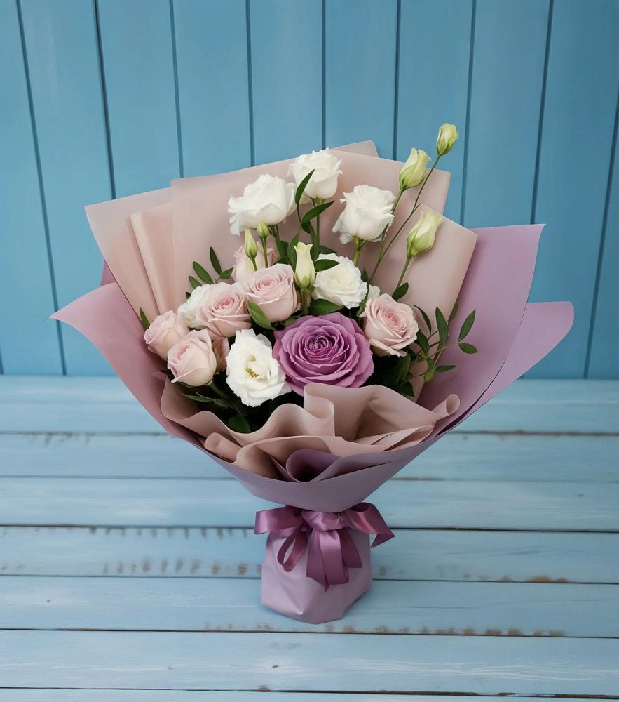 Букет цветов из: Розы и Лизиантусы в Богане